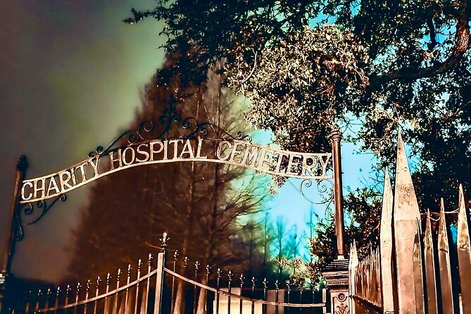 New Orleans: Dead of Night Ghosts and Cemetery Bus Tour - What the two hours feel like