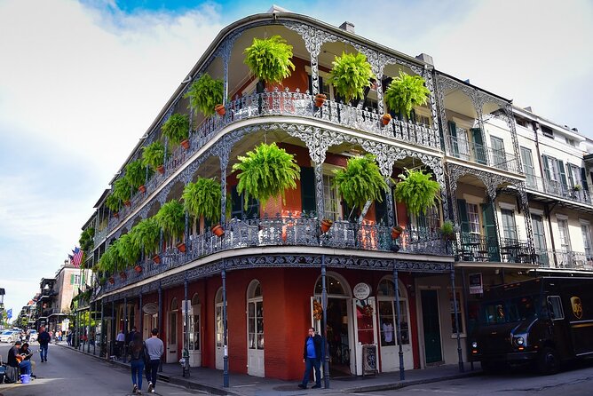 New Orleans Drunken Voodoo, Mystery, Paranormal, Supernatural and History Tour - French Quarter bars and the drinking pace