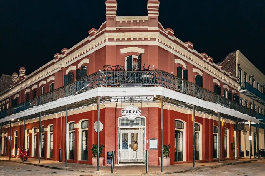 New Orleans: French Quarter Ghost Tour with Interior Visit - Lafitte’s Blacksmith Shop Bar and a needed pause