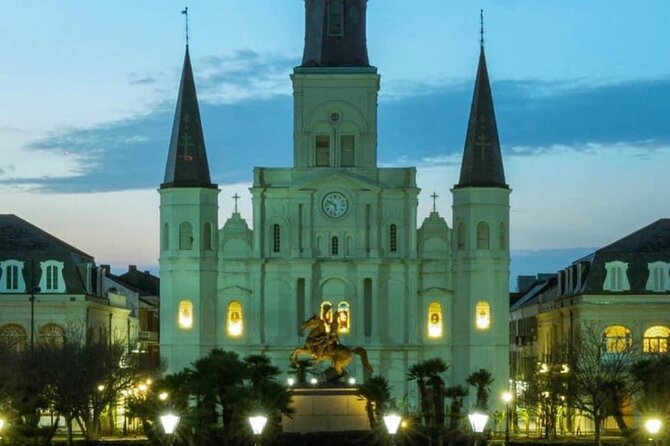 New Orleans French Quarter Haunted History Cocktail Tour - Dueling grounds and New Orleans burial customs