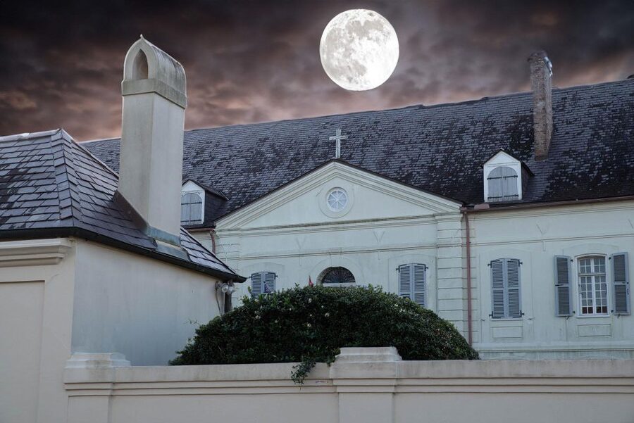 New Orleans: French Quarter, Witches, Voodoo, & Ghost Tour - Setting out from Hex on Decatur Street