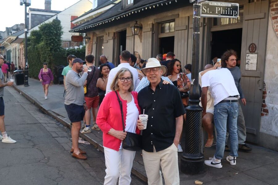 New Orleans: Ghost and Haunted Pub Crawl Tour with Free Shot - Heat, shoes, cameras, and other practical tips