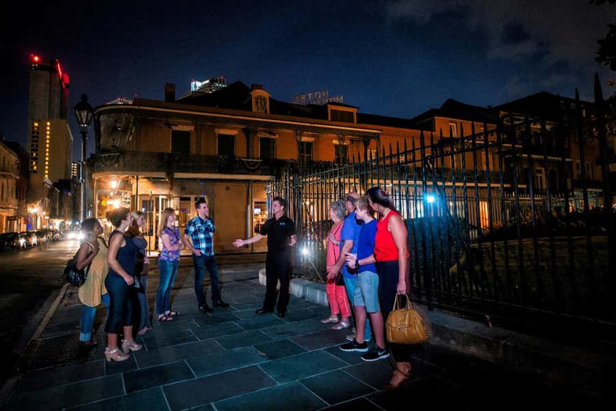 New Orleans: Ghosts & Spirits Interactive Walking Tour - How the augmented reality scenes work