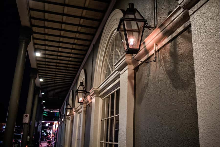 New Orleans: Ghosts & Spirits Interactive Walking Tour - What the $27 price delivers