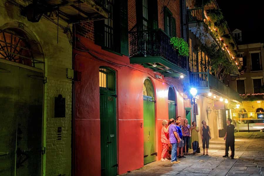 New Orleans: Ghosts & Spirits Interactive Walking Tour - Who should book this New Orleans ghost tour?