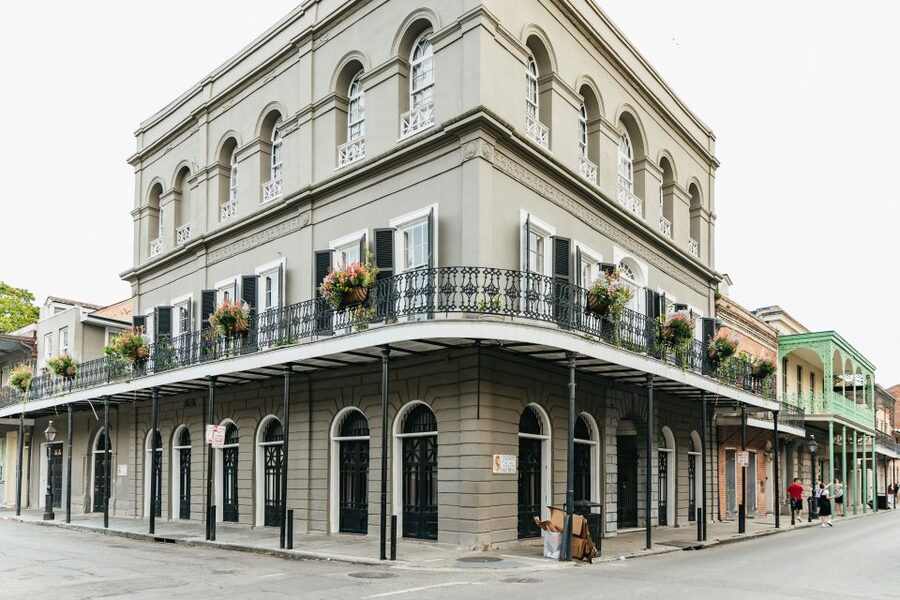 New Orleans Haunted Ghost, Voodoo & Vampire Walking Tour - The Pharmacy Museum brings out the darker medicine