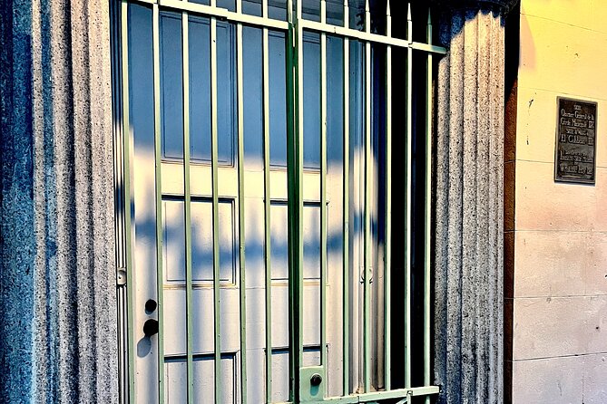 New Orleans Haunted Legends & Scandals Small Group Tour - A slow walk through the French Quarter