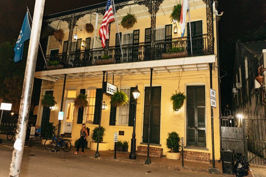 New Orleans: Haunted Pub Crawl - May Bailey’s Place and the Vampire Café