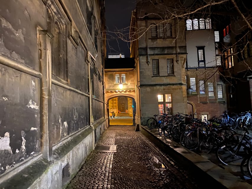 New: Oxford Costumed Ghost Tour In-Character - The memorable costumed characters