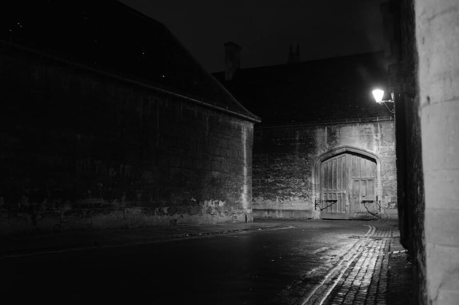 New: Oxford Costumed Ghost Tour In-Character - What the 90-minute timing means