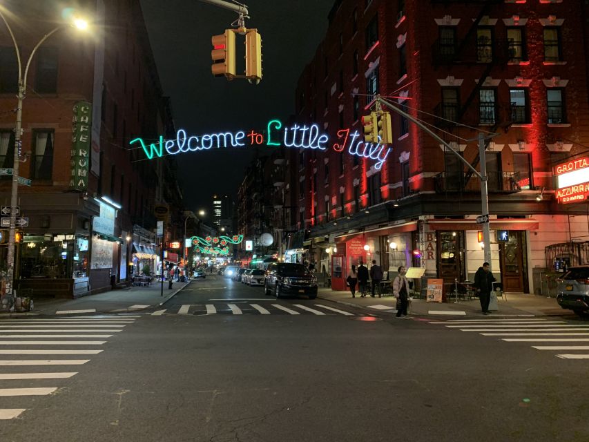 New York City: Gangsters and Ghosts 2-Hour Walking Tour - How the guides shape the experience