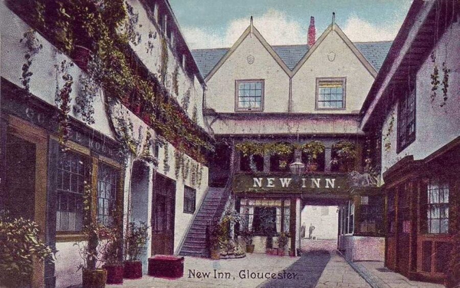 Newent: Ghost Tour - A ghost walk that also introduces Newent
