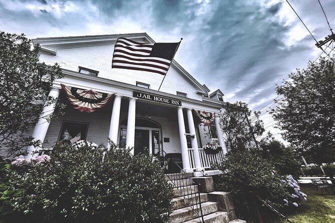 Newport Ghosts: Seaside Hauntings and Hags Tour - Vernon House and the Revolutionary War connection