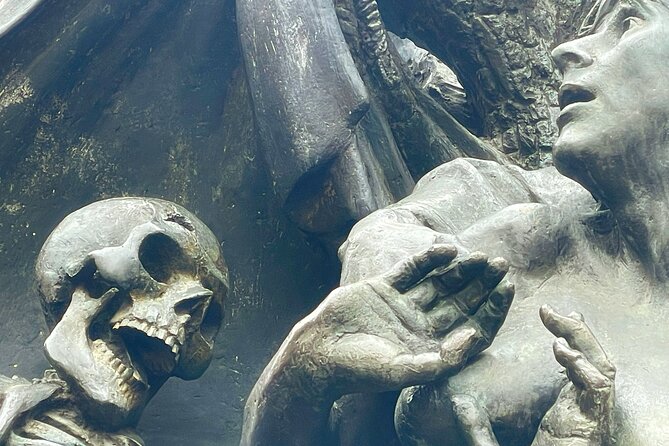 Nuremberg Ghosts and Gallows Evening Walking Tour in English - Crossing the Hangman’s Bridge