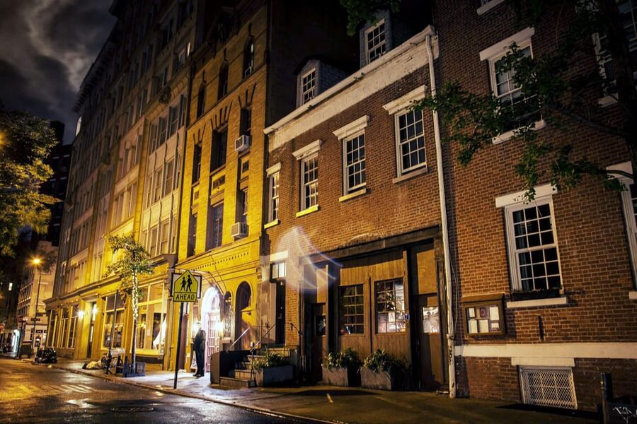 NYC: Boos & Booze Haunted Pub Crawl - Marie’s Crisis Cafe and the ghost-hunting moment