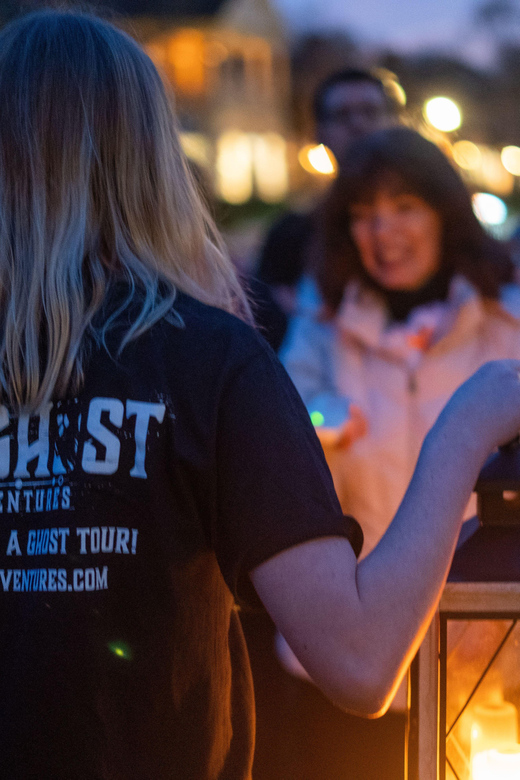 NYC: Boos & Booze Haunted Pub Crawl - Guide style and the importance of the group
