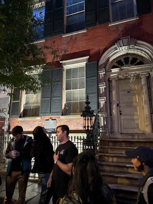 NYC Dark History Tour: Ghosts, Murders & Mafia! - Trivia, photos, and the sweet treat