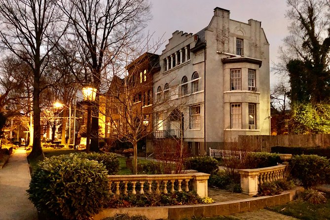 Old Louisville Ghost Tour as Recommended by The New York Times @ 4th and Ormsby - The guides are part of the experience