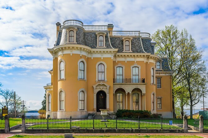 Old Louisvilles Famous Ghosts Smartphone Guided Walking Tour - Why Old Louisville makes a good ghost walk