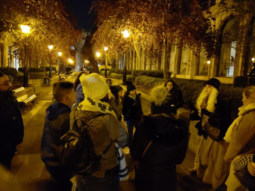 Old Montreal: Traditional Ghost Walk of the Haunted City - What the guides add to the experience