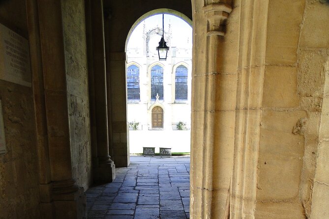 Oxford Official Ghost Tour - Oxford after dark, with a ghost story around every corner