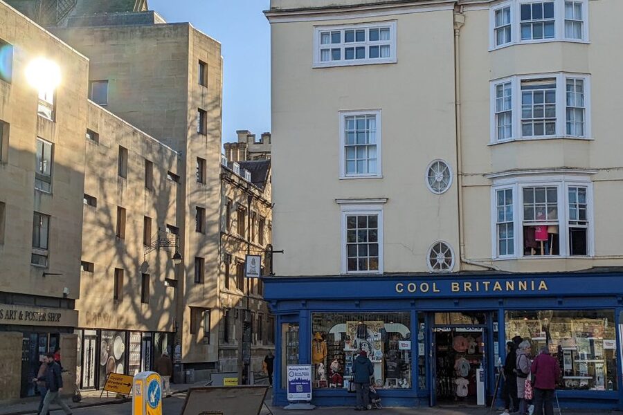 Oxford Official Ghost Tour - Weather, shoes, and the practical side of the walk