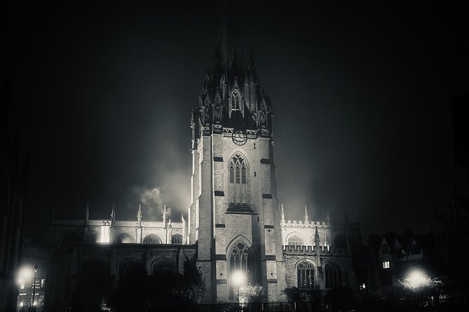 Oxford Twilight Ghost Tour - Meeting at Trinity College on Broad Street