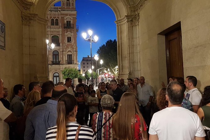 Paranormal Seville Tour in Spanish - A different way to read Seville after dark
