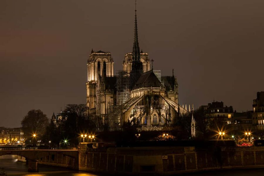 Paris: Ghosts and Dark Stories Guided Walking Tour - Sainte-Chapelle and the spectral monks