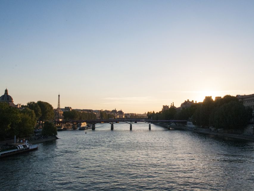Paris: Ghosts, Legends & Mysteries Evening Walking Tour - How the Storytelling Shapes the Experience