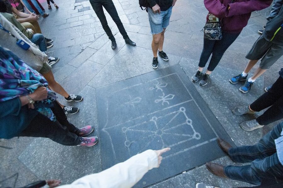 Paris: Ghosts, Legends & Mysteries Evening Walking Tour - Passing the Louvre, Then Turning Toward Religious Violence