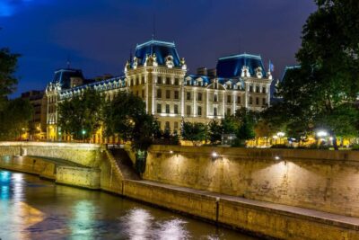 Ghosts, Legends & Mysteries Evening Walking Tour