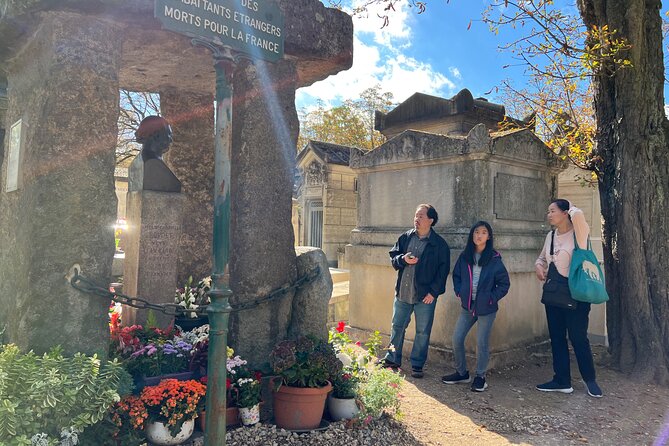 Paris: Haunted Père Lachaise Cemetery Guided Tour - Famous graves, from Jim Morrison to Chopin