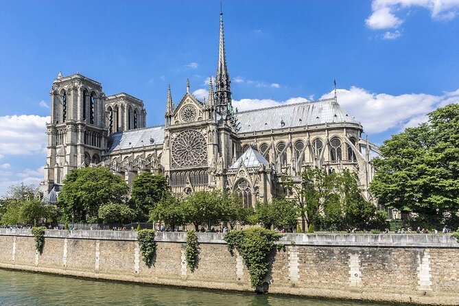 Paris Mysterious and Dark Stories Walking Tour - Small Group - Why this Paris night walk works