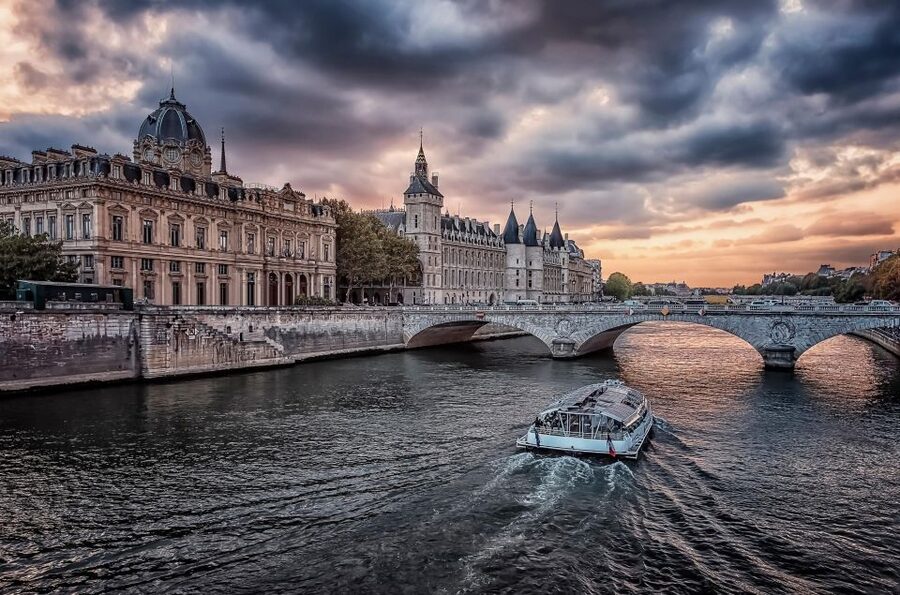 Paris Mysterious and Dark Stories Walking Tour - Small Group - Who should book this tour