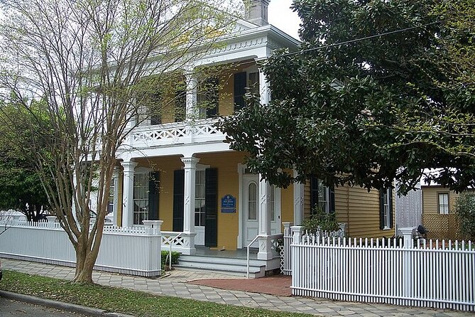 Pensacola Most Haunted Ghost Tour & Scavenger Hunt - Why Pensacola Works So Well for a Ghost Hunt