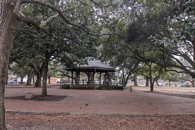 Pensacola Most Haunted Ghost Tour & Scavenger Hunt - How the App, Clues, and Props Shape the Experience