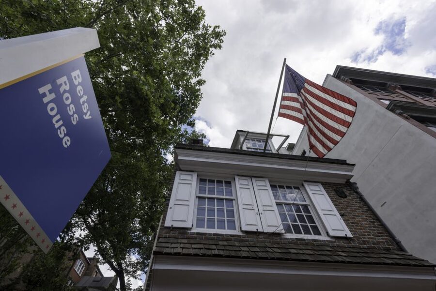 Philadelphia: Ghosts of Philadelphia Walking Tour - Alexander Hamilton’s former home brings a famous name into the story