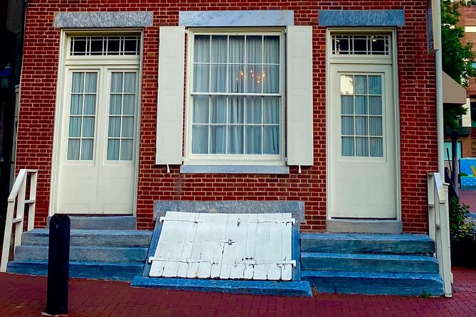 Philadelphia Haunted Ghost Smartphone Guided Audio Walking Tour - Old City Tavern turns dinner into a ghost story
