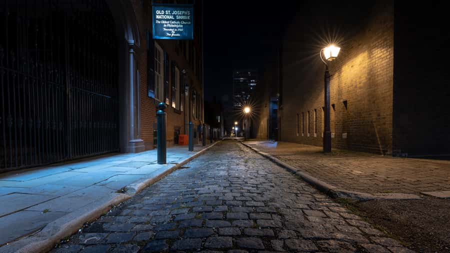Philly Ghosts: Phantoms of Philadelphia Tour - Independence Hall and the Liberty Bell after dark