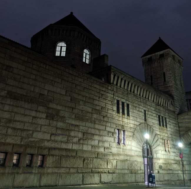 Pittsburgh: Evening Ghost & History Downtown Walking Tour - The opening stretch: getting oriented after sunset