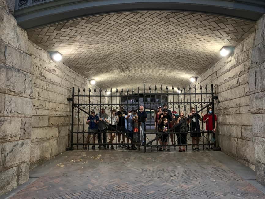 Pittsburgh: Evening Ghost & History Downtown Walking Tour - Historic buildings with a spooky side