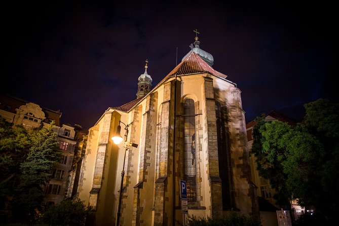 Prague Ghost and Legend of Old Town Walking Tour - The painter at U Obecního dvora