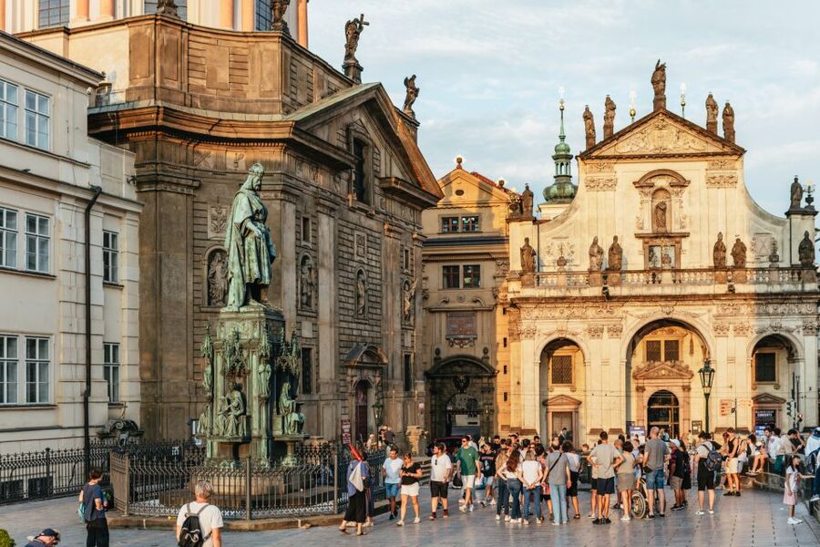 Prague: Ghost Walking Tour Where Legends Come To Life - Charles Bridge and the first layer of legend