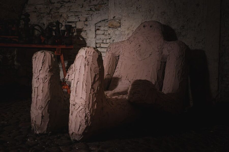 Prague: Ghosts, Legends, Medieval Underground & Dungeon Tour - The candlelit dungeon and Jan Mydlář