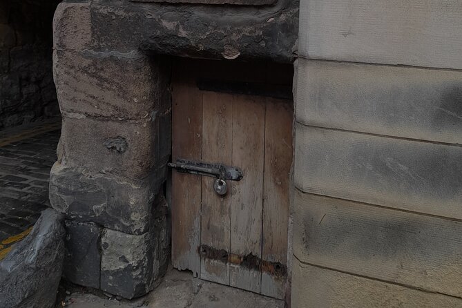 Private Dark History Tour: Eerie Edinburgh - Why this private Edinburgh walk feels different