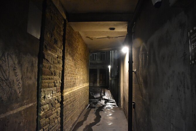 Private Ghosts and Gore Walking Tour of London - Grave robbers, Smithfield, and the darkest section