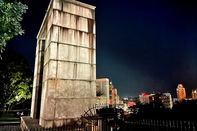 Providence Ghost Tours: Phantoms, Poltergeists, & Pestilence - Lippitt House Museum and the forlorn woman