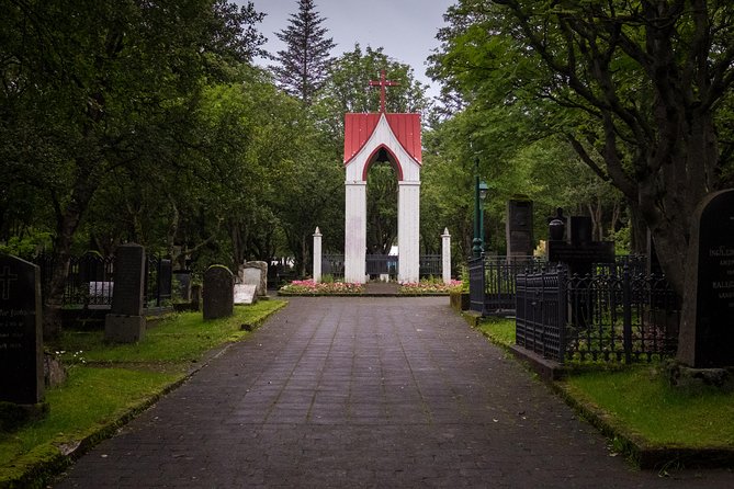 Reykjavik Folklore Walking Tour: Meet the Elves, Trolls & Ghosts of Iceland - City Hall and the map of Iceland