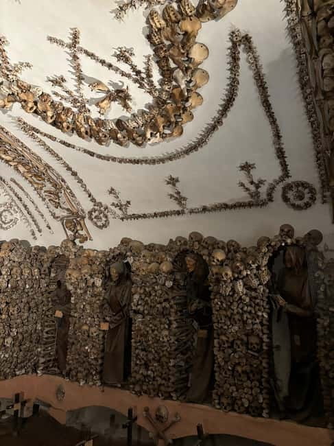Rome: Capuchin Crypts & Ghostly Legends Small-Group Tour - Why the 10-person group matters